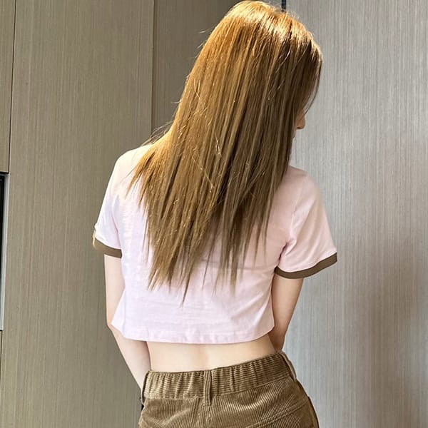 秋冬大セールミュウミュウ 偽物 ロゴ コットン クロップド Tシャツ myb36877